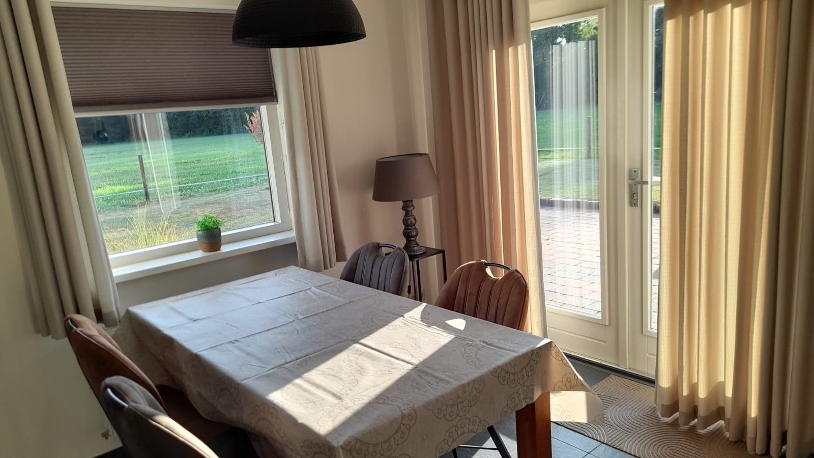 Dinertafel bij Bij-uns in de Weide